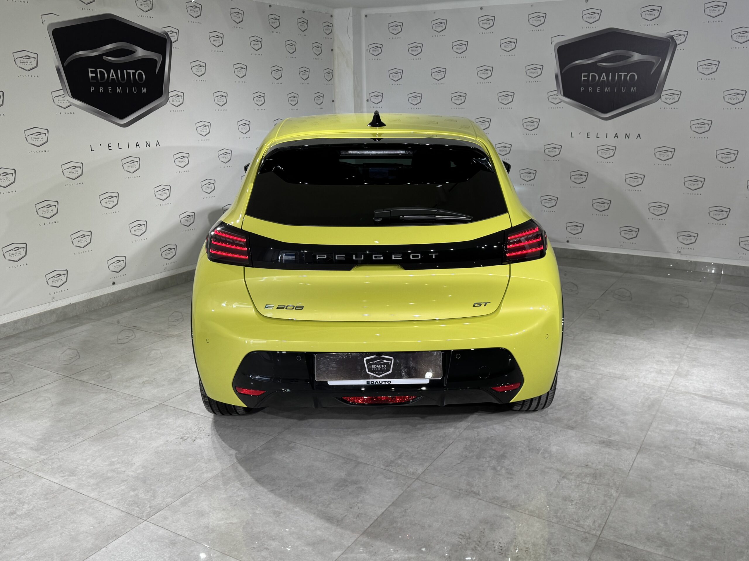PEUGEOT E-208 GT