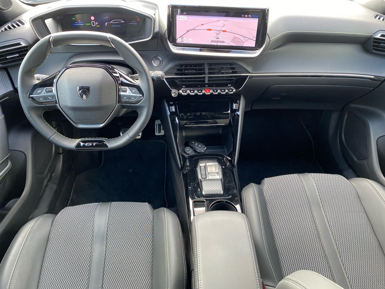 PEUGEOT E-2008 GT
